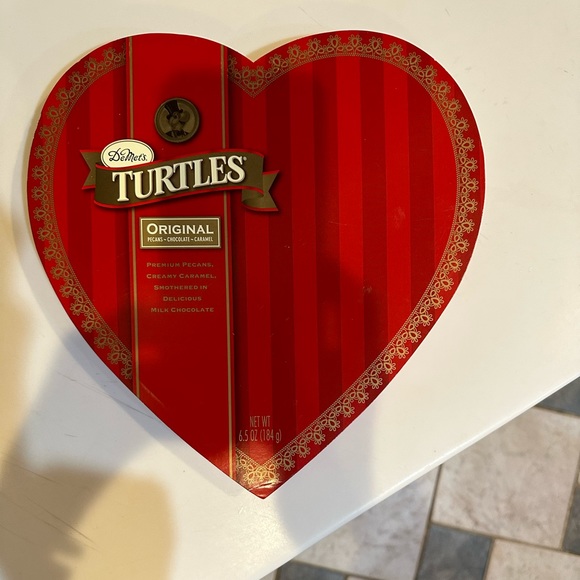VTG DeMETs TURTLE VALENTINE STRIPE HEART CHOCOLATE BOX 10.75” RED GIFT ROMANTIC - Picture 4 of 8